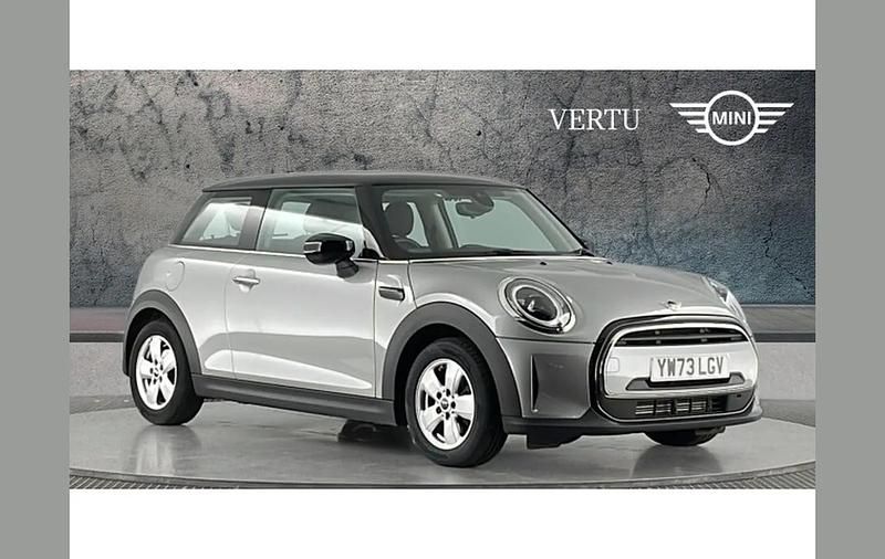 Begagnad Mini Cooper Classic 136 HK (100 kW) 2022 Silver Halvkombi