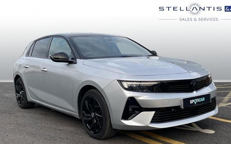 Used 2025 Vauxhall Astra Hatchback | £17,423 (Super price) - Image 1/4