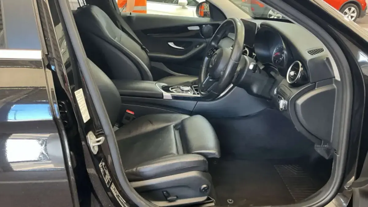Used Mercedes C200 SE 198 HP (145 kW) 2019 Black Sedan