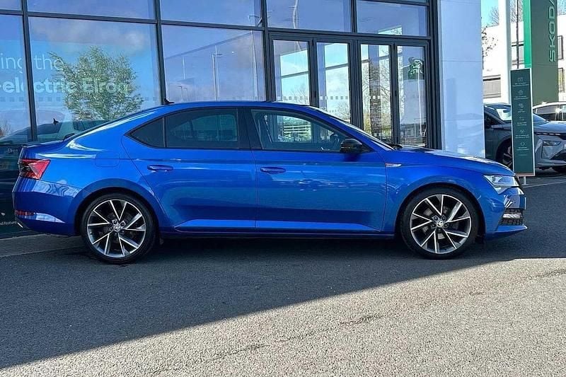 Used Skoda Superb SportlinePlus 140 HP (102 kW) 2023 Race blue metallic Hatchback