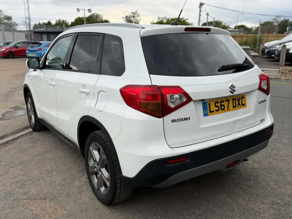 Used Suzuki Vitara SZ-T 120 HP (88 kW) 2017 White SUV