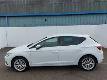 Used Seat Leon SE Dynamic 115 HP (84 kW) 2019 White Hatchback