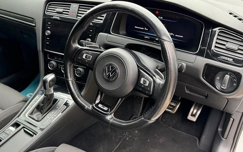 Used VW Golf VII R 300 HP (220 kW) 2019 White Hatchback