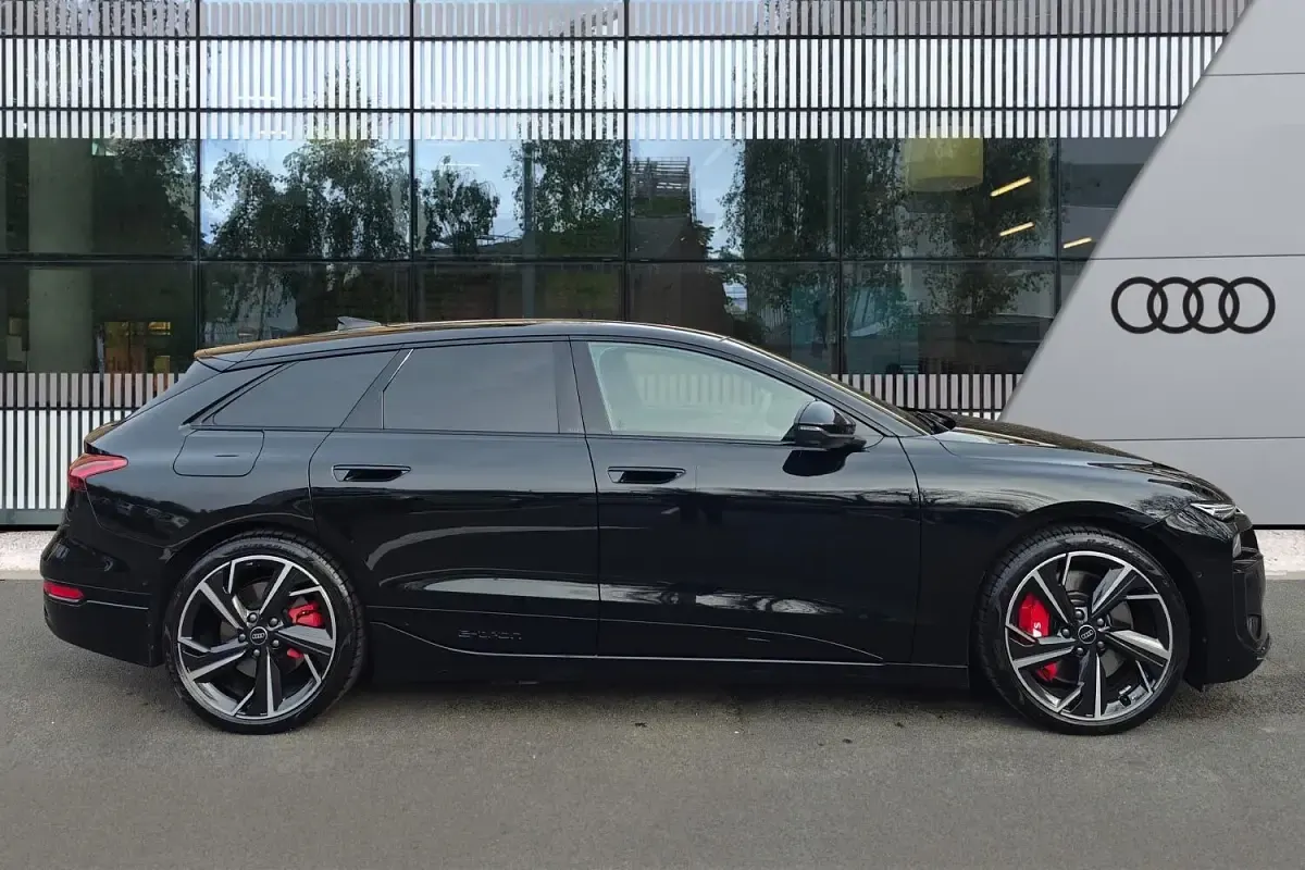 Usado Audi e-tron Black Edition 230 kW (313 HP) 2025 Preto SUV