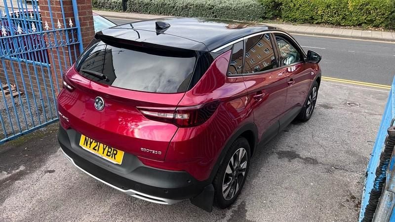 Used Vauxhall Grandland X SRi 130 HP (95 kW) 2021 Red SUV