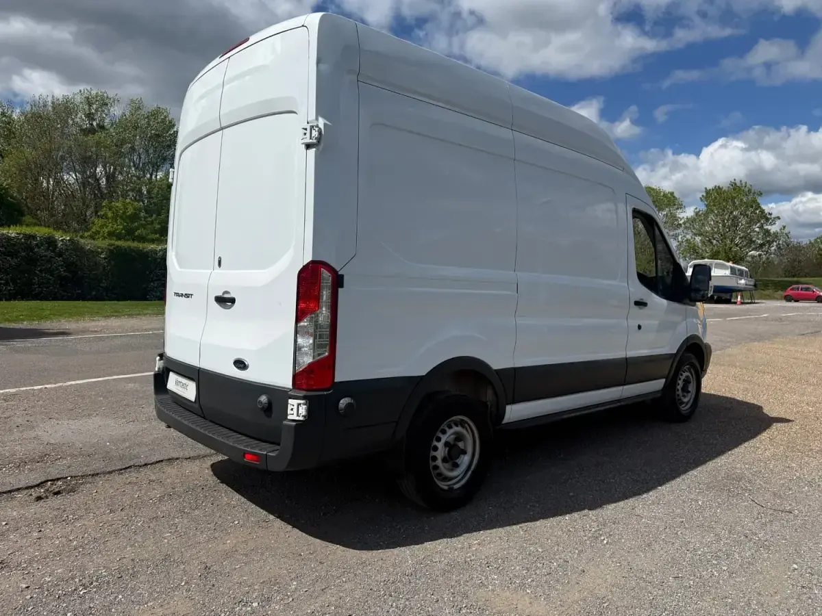 Second-hand Ford Transit 130 CP (95 kW) 2018 Alb Van