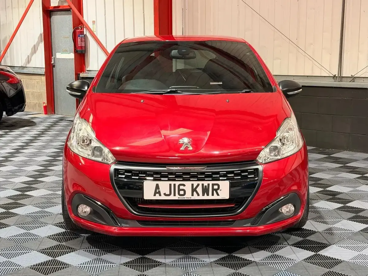 Used Peugeot 208 GTi by Peugeot Sport 208 HP (152 kW) 2016 Red Hatchback