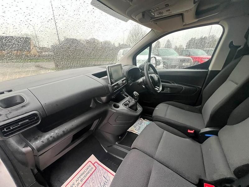 Used Citroën Berlingo Start 75 HP (55 kW) 2020 White MPV