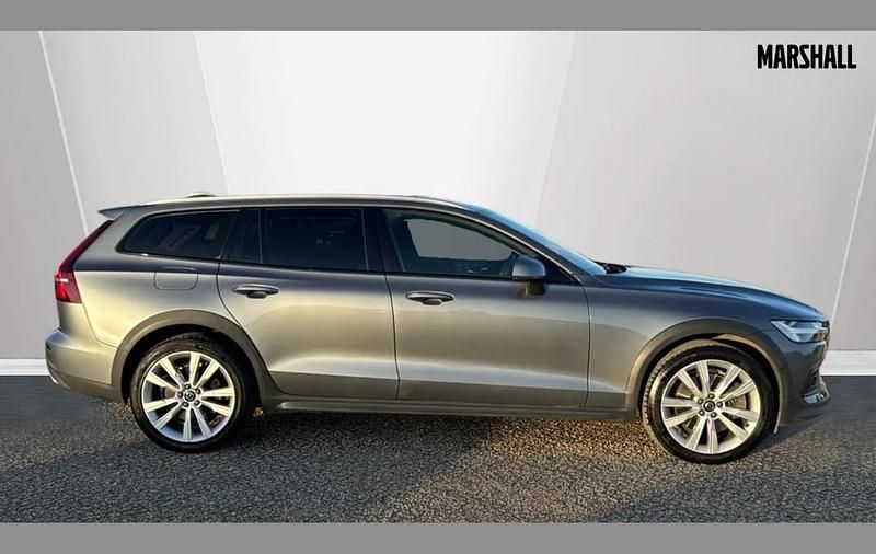 Usado Volvo V60 CC Plus 190 HP (139 kW) 2020 Cinzento Carrinha