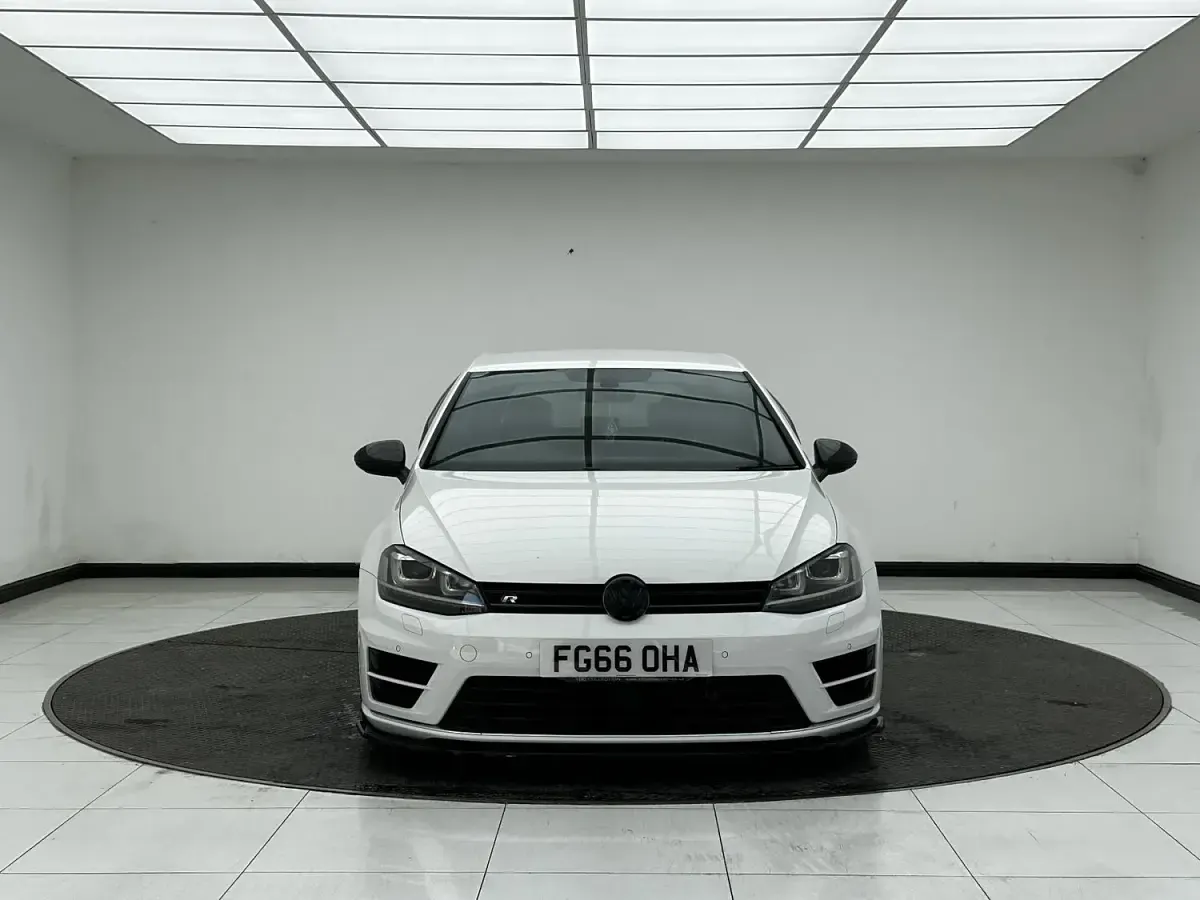 Used VW Golf VII R 410 HP (301 kW) 2016 White Hatchback