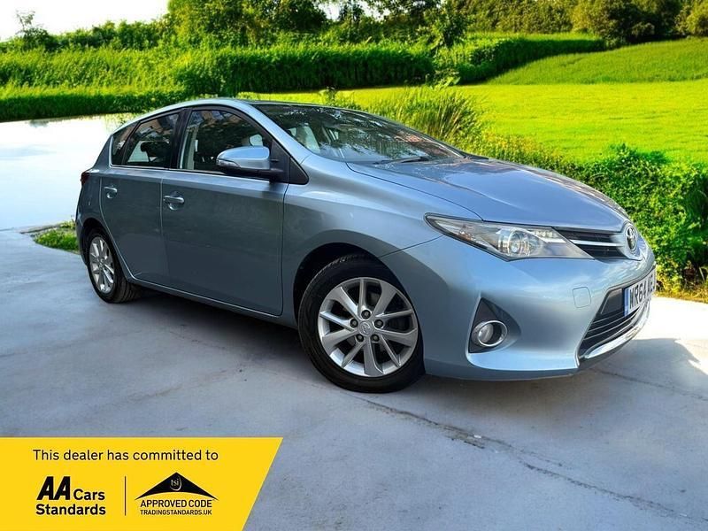 Blue Used 2014 Toyota Auris Hatchback | £3,495 (Fair price) - Image 1/4