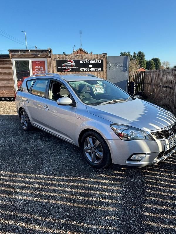 Silver Used 2011 Kia Ceed Hatchback | £1,995 (Good price) - Image 1/4