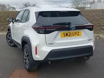 Used Toyota Yaris Hybrid 116 HP (85 kW) 2021 White Estate