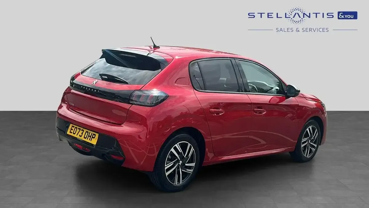 Used Peugeot 208 Allure+ 99 HP (72 kW) 2023 Red Hatchback
