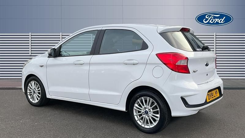 Used Ford Ka Plus Zetec 85 HP (62 kW) 2019 White Hatchback