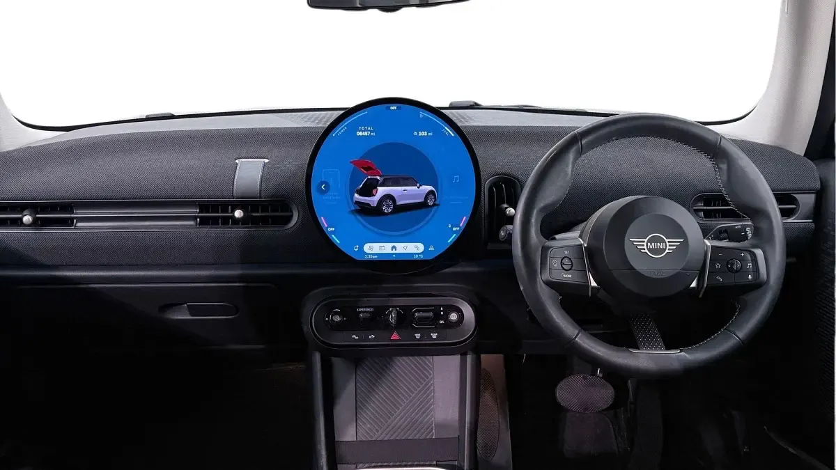 Usado Mini Cooper Hatch 154 HP (113 kW) 2024 Prateado Citadino