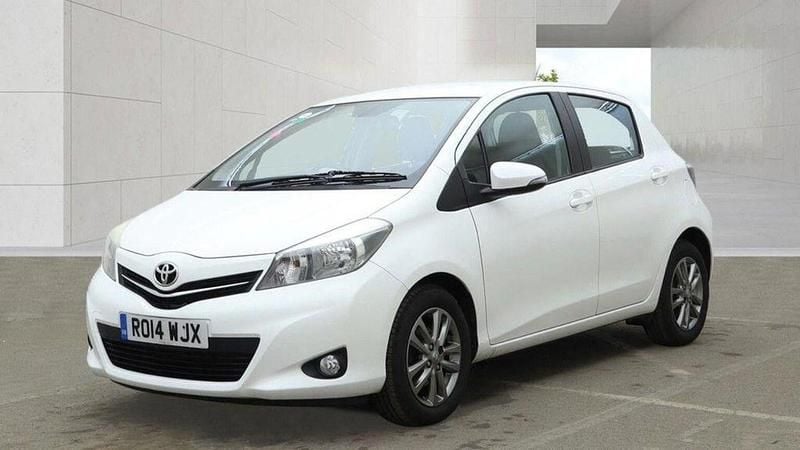Used Toyota Yaris Plus 99 HP (72 kW) 2014 White Hatchback