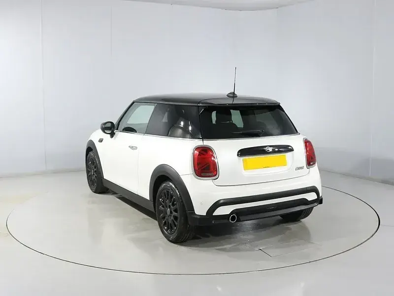 Used Mini Cooper Classic 134 HP (98 kW) 2023 White Hatchback