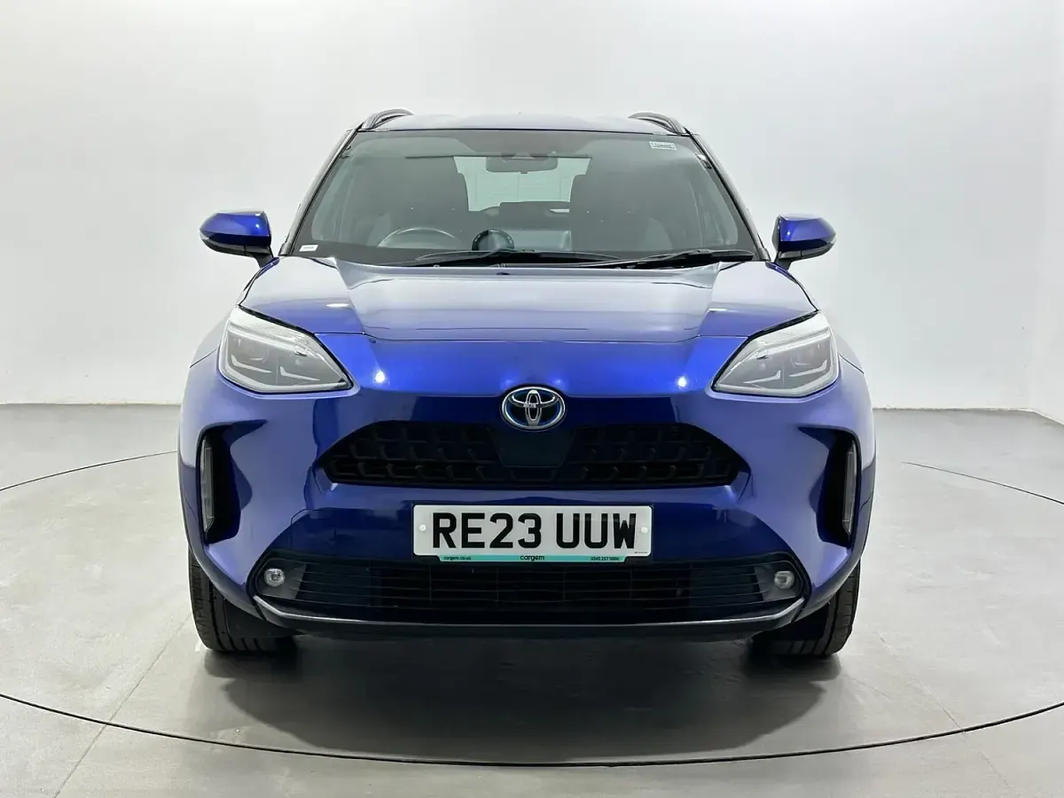 Used Toyota Yaris Hybrid Design 2023 Blue Hatchback