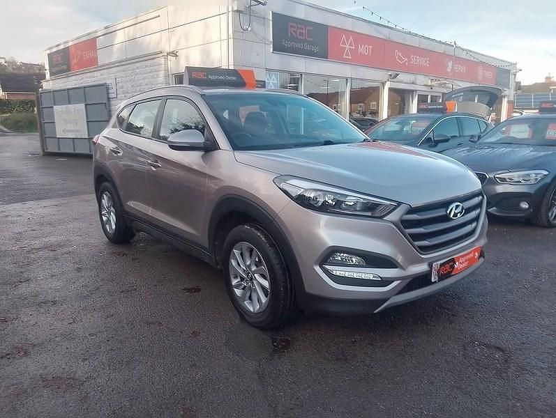 Used Hyundai Tucson SE 177 HP (130 kW) 2017 White sand SUV