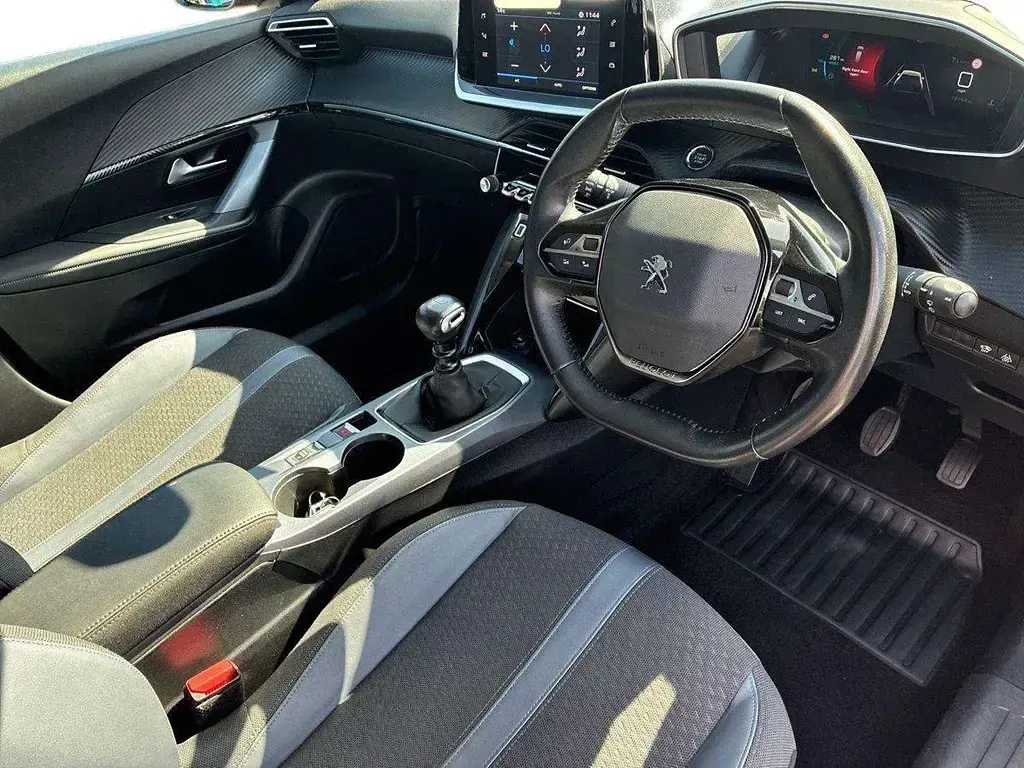 Begagnad Peugeot 2008 Allure 99 HK (72 kW) 2020 Röd SUV