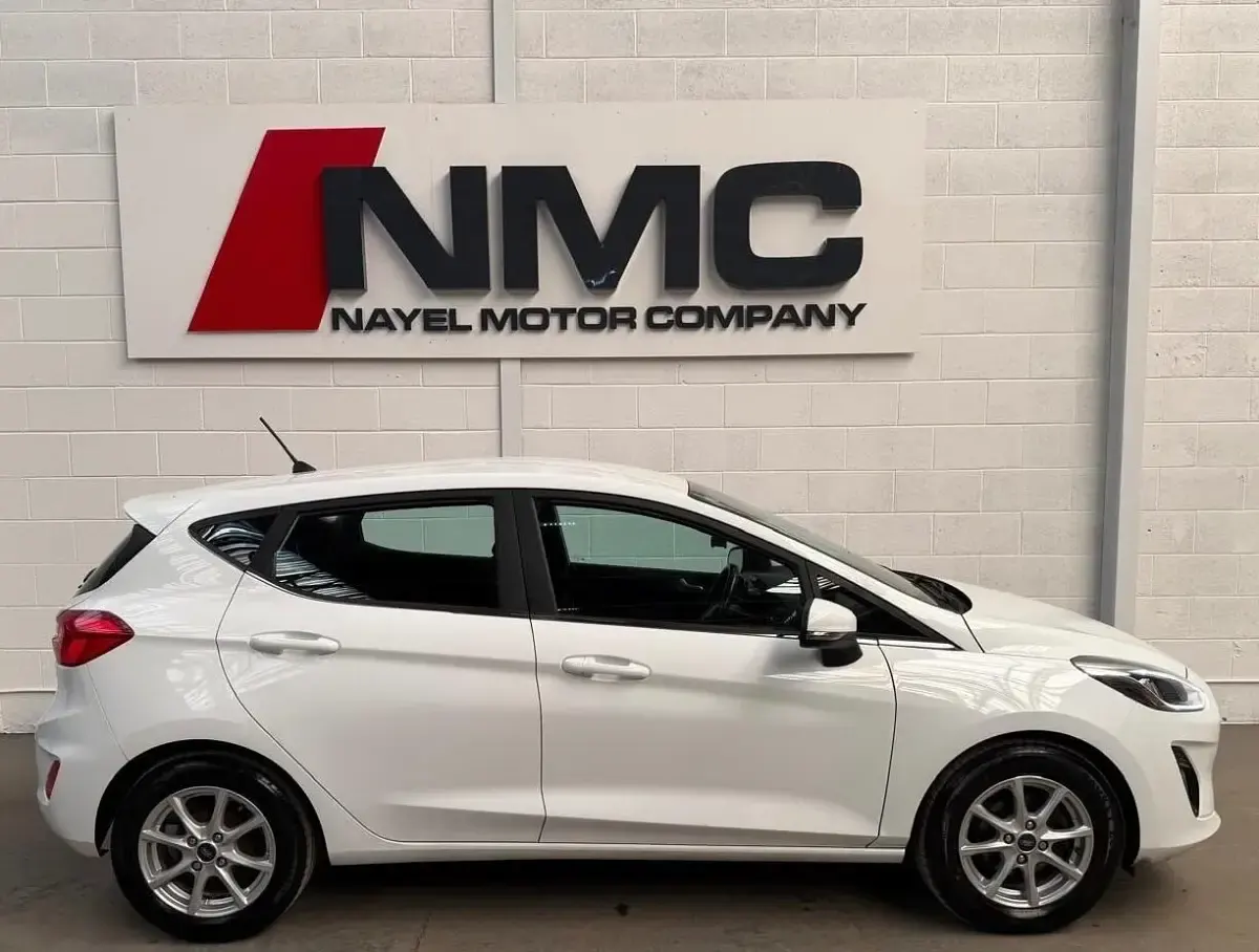 Usado Ford Fiesta Zetec 70 HP (51 kW) 2017 Branco Citadino