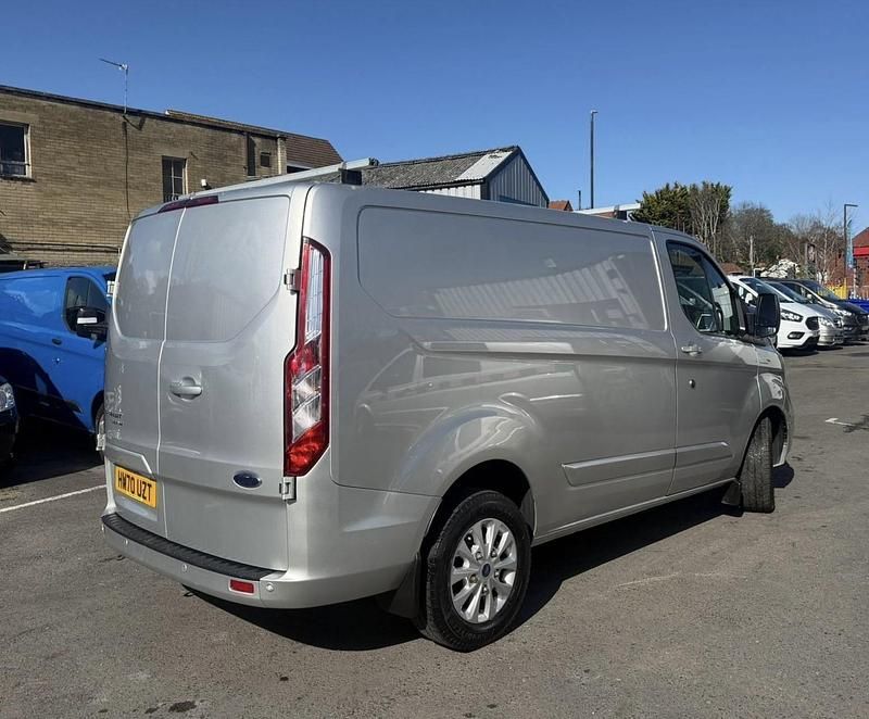 Used Ford Transit Custom Limited 130 HP (95 kW) 2020 Silver Van