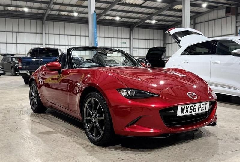 Used Mazda MX5 Inclusive 160 HP (117 kW) 2017 Red Cabriolet