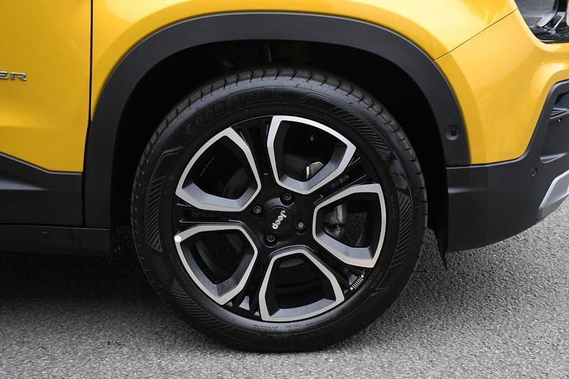 Used Jeep Avenger Summit 100 HP (73 kW) 2025 Yellow SUV