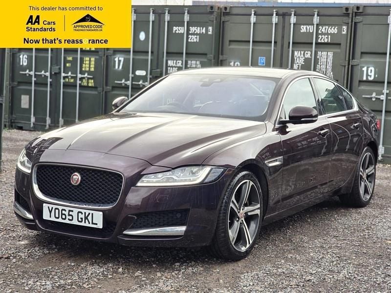 Used Jaguar XF Portfolio 180 HP (132 kW) 2016 Red Sedan
