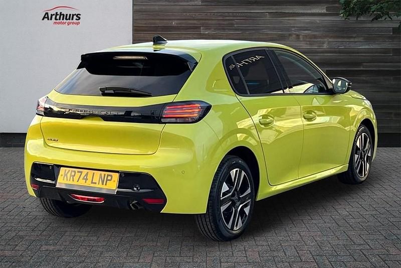 Used Peugeot 208 Allure 99 HP (72 kW) 2024 Yellow Hatchback