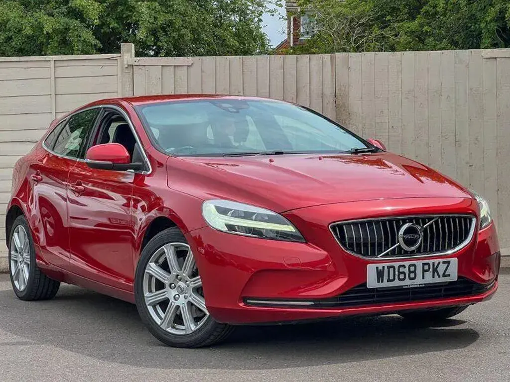 Used Volvo V40 Inscription 152 HP (111 kW) 2019 Red Hatchback
