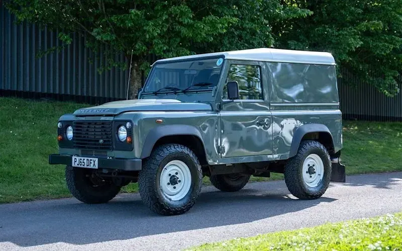 Used Land Rover Defender 124 HP (91 kW) 2015