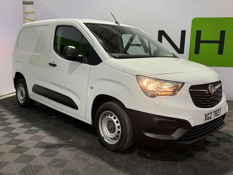 Used Vauxhall Combo 100 HP (73 kW) 2022 White MPV