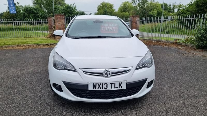 Second-hand Vauxhall Astra GTC SRi 140 CP (102 kW) 2013 Alb Hatchback