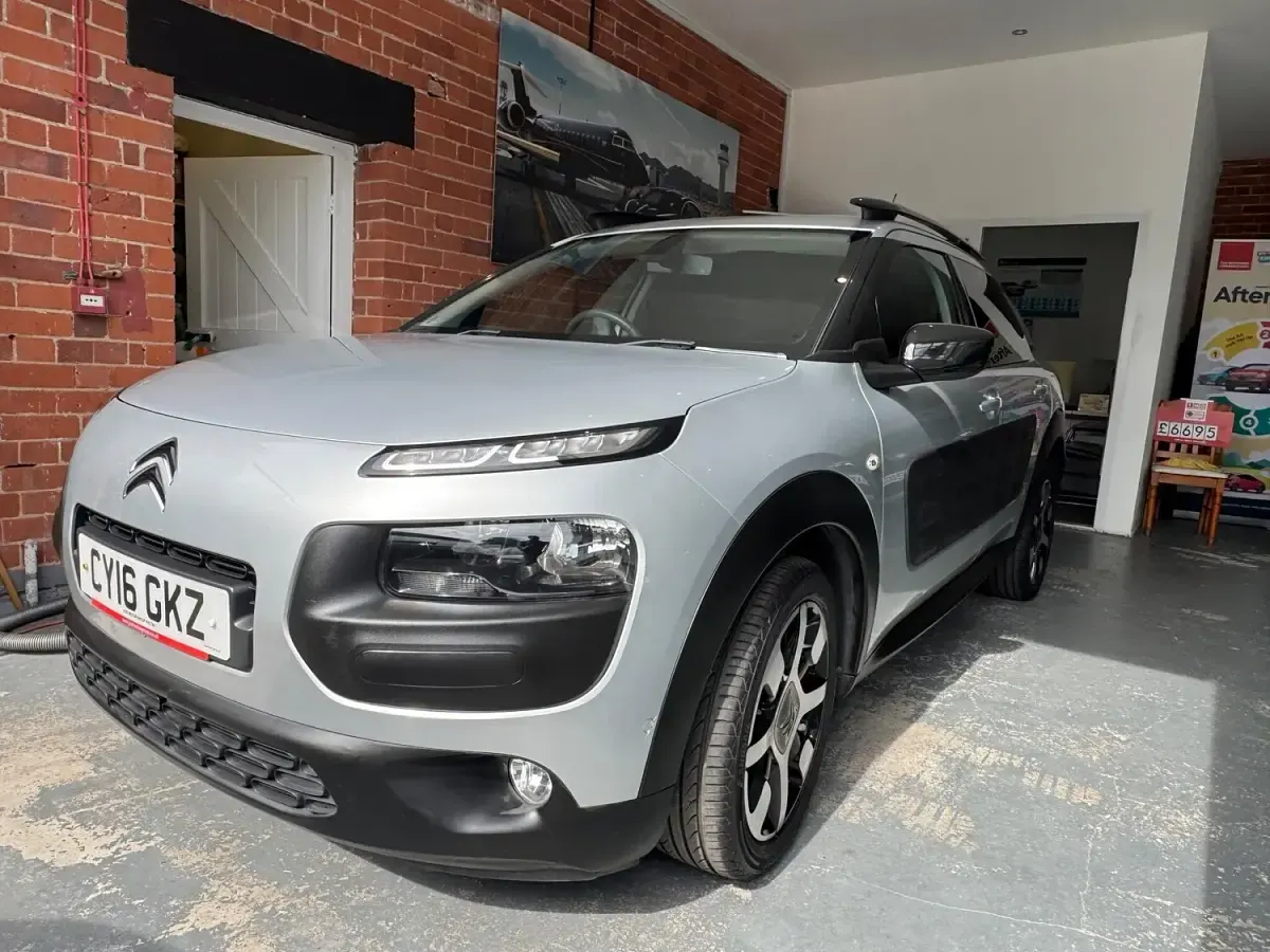 Used Citroën C4 Cactus Flair 100 HP (73 kW) 2016 Silver Hatchback