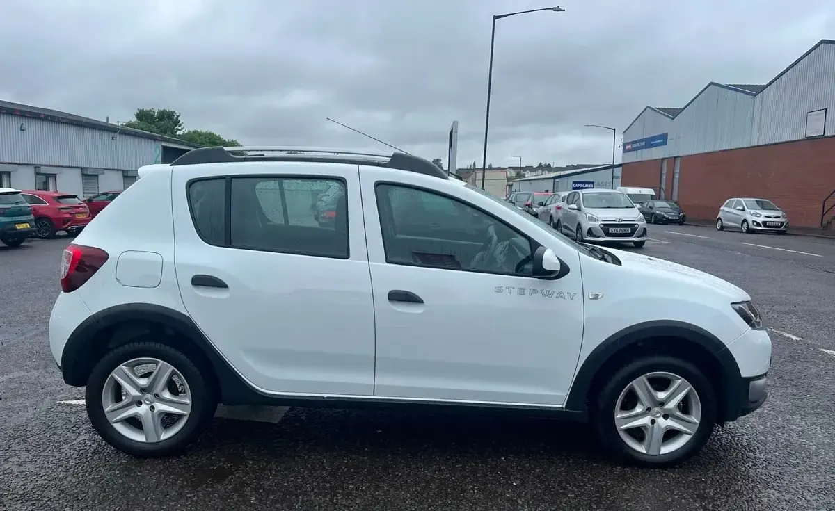 Used Dacia Sandero Ambiance 2016 White Hatchback