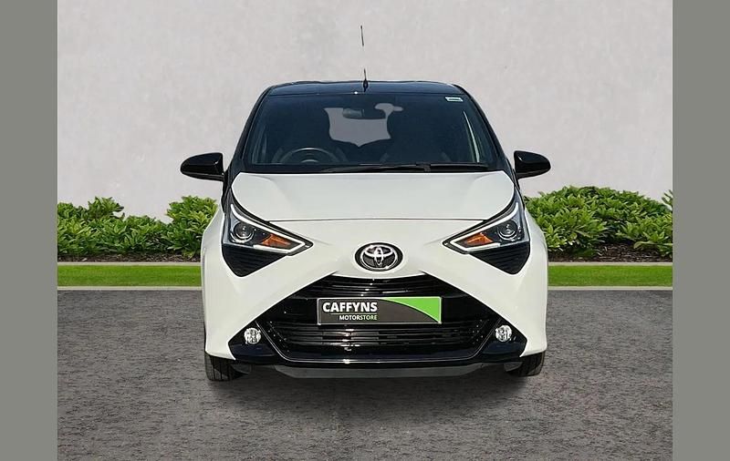 Used Toyota Aygo Trend 71 HP (52 kW) 2021 White Hatchback