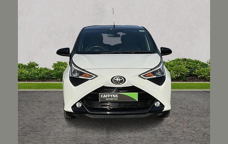 Used Toyota Aygo Trend 72 HP (52 kW) 2021 White Hatchback