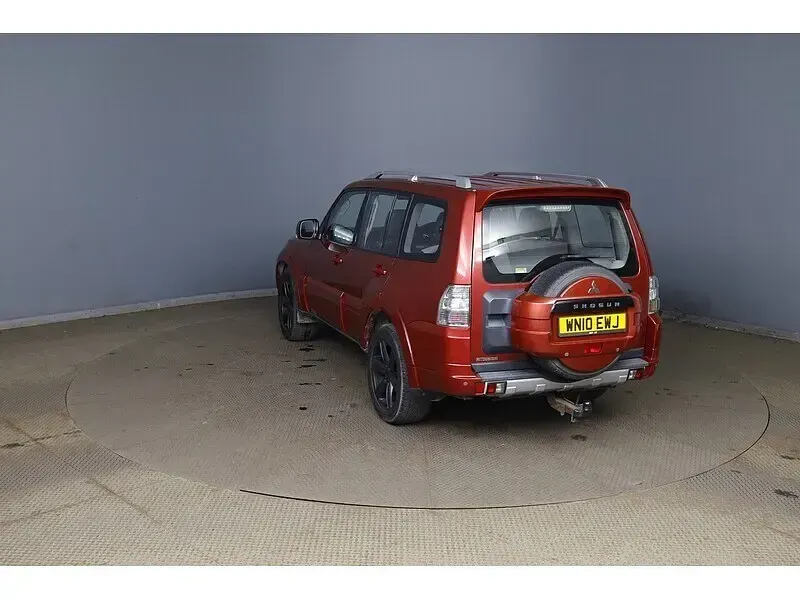 Used Mitsubishi Shogun Elegance 197 HP (144 kW) 2010 Red SUV