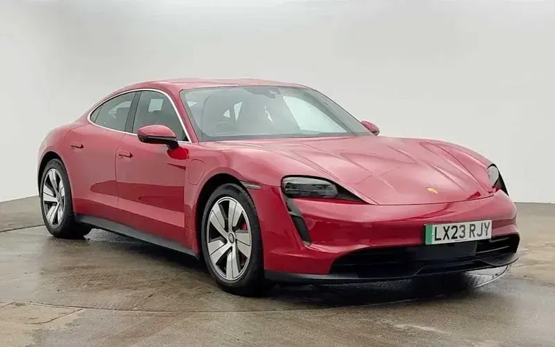 Usado Porsche Taycan 389 kW (530 HP) 2023 Vermelho Sedan