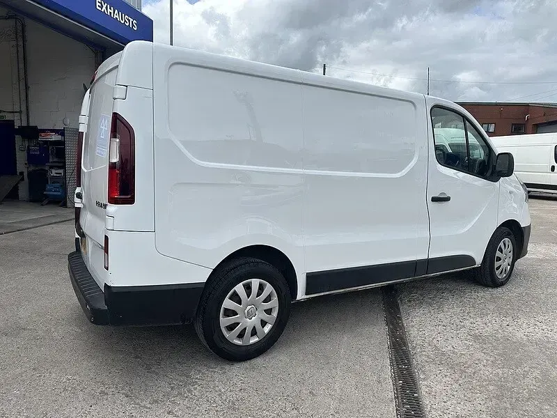 Used Renault Trafic Business 2021 Glacier white