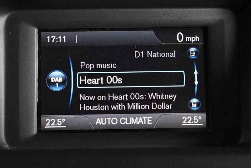 Used Volvo V40 115 HP (84 kW) 2014 Blue Hatchback