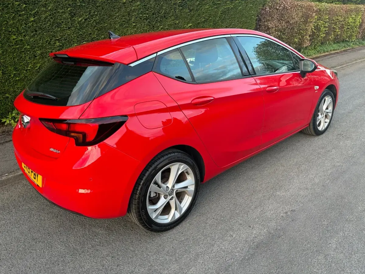 Second-hand Vauxhall Astra SRi 150 CP (110 kW) 2019 Roșu Hatchback