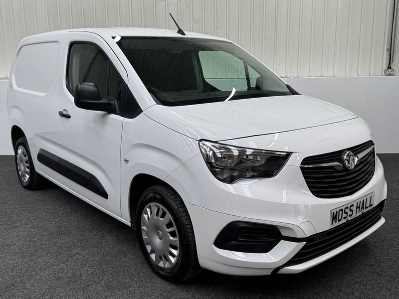 Used Vauxhall Combo Sportive 100 HP (73 kW) 2020 White MPV