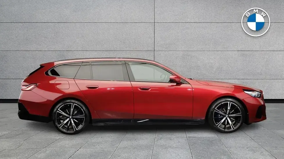 Used BMW 520 M Sport 205 HP (150 kW) 2025 Red Estate