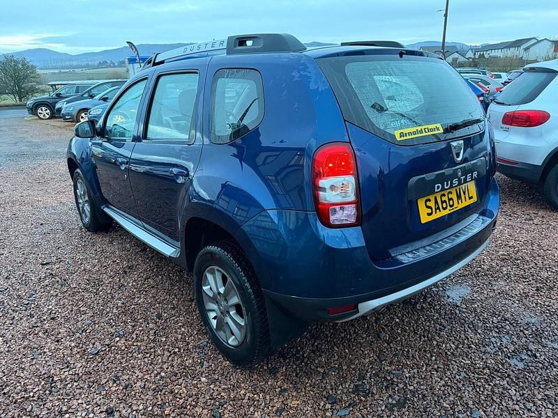 Used Dacia Duster Lauréate 110 HP (80 kW) 2016 Blue Hatchback