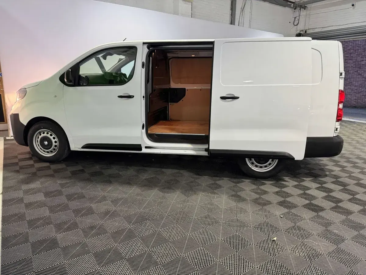 Usado Vauxhall Vivaro 2024 Branco Monovolume