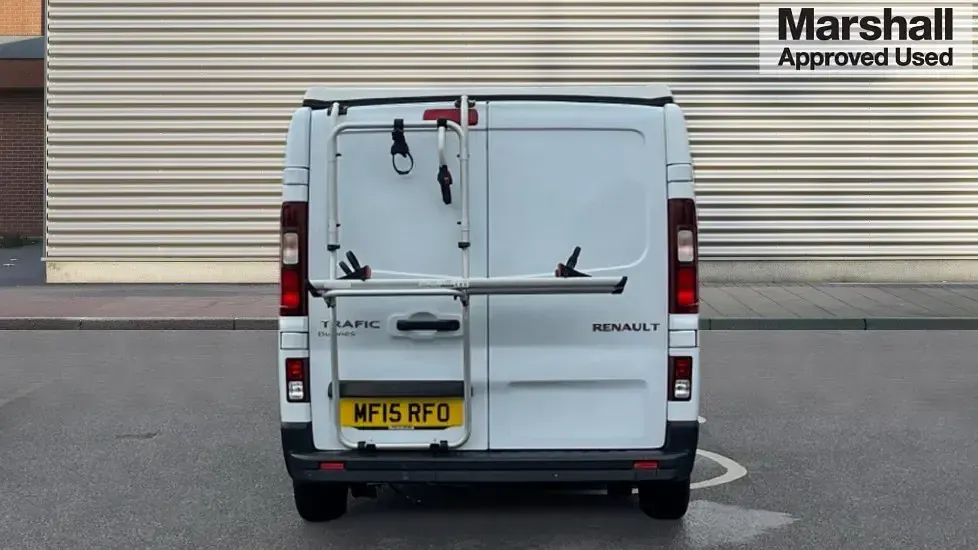 Used Renault Trafic Business 115 HP (84 kW) 2015 White MPV