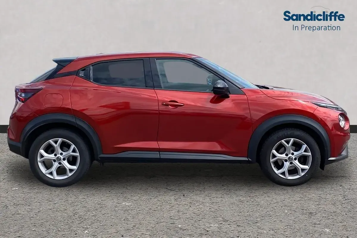 Used Nissan Juke N-Connecta 114 HP (83 kW) 2023 Red SUV